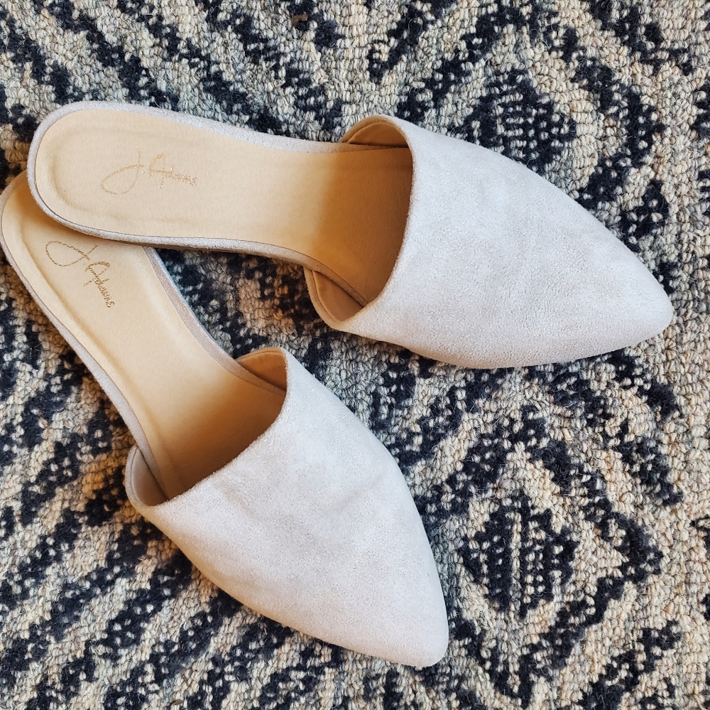 NWOT Cute Light Tan Flat Mules